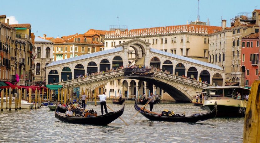 Top 7 Instagrammable Places in Venice Rialto Bridge