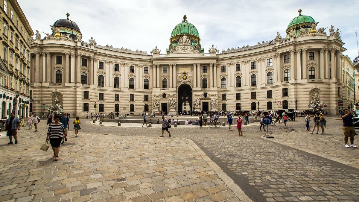 Best Historic Things to Do in Vienna - Hofburg
