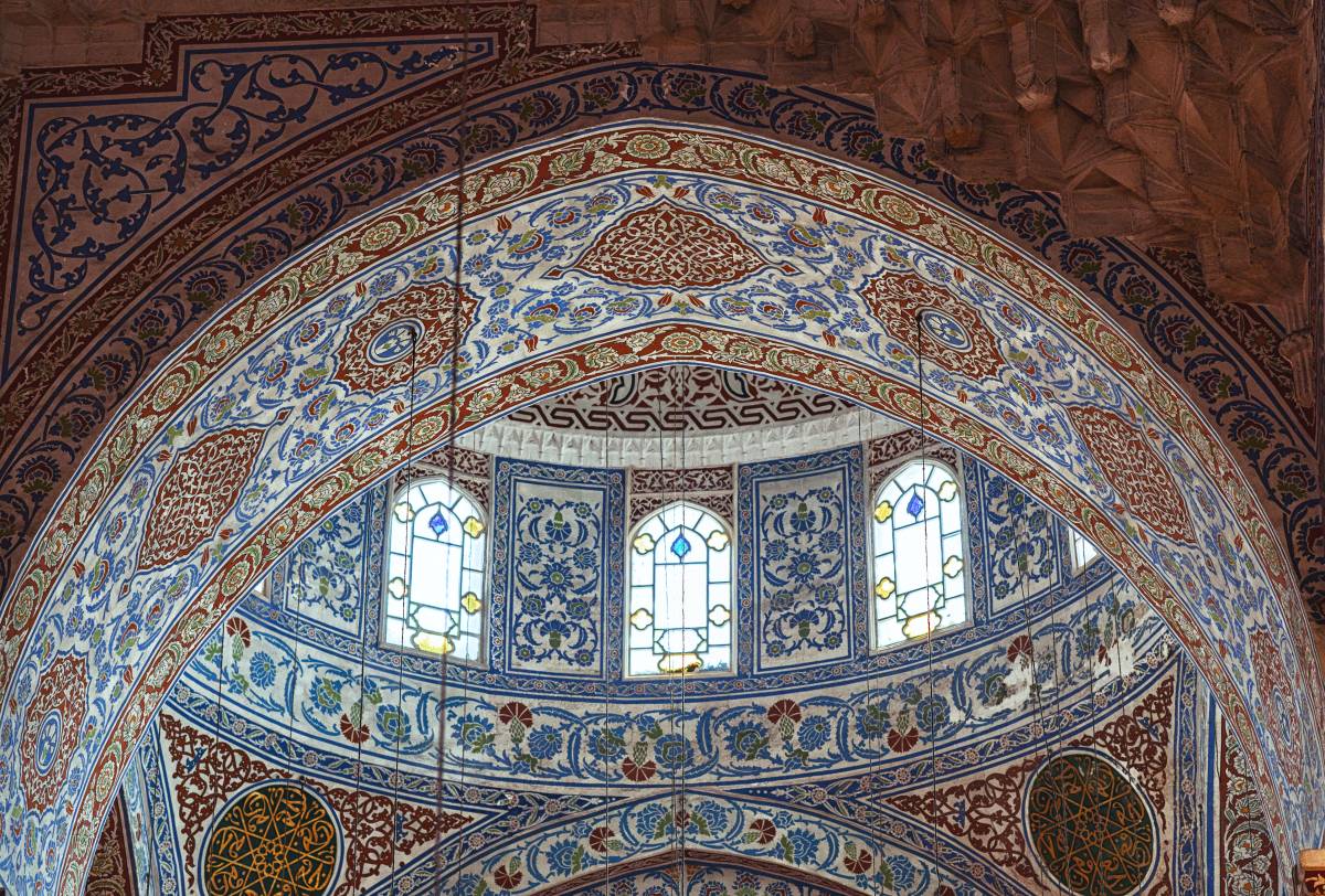 Blaue Iznik-Fliesen geben der Blauen Moschee ihren Namen